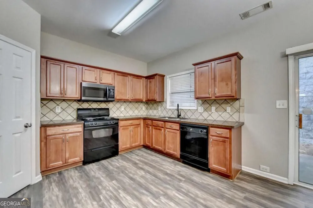 2152 Executive DR Duluth, GA 30096