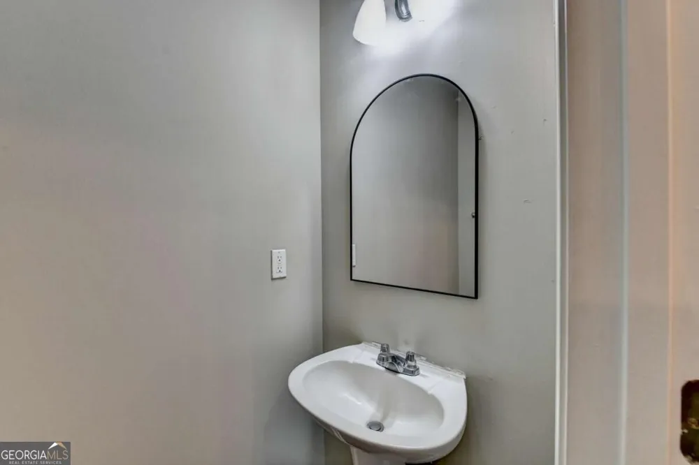 2152 Executive DR Duluth, GA 30096