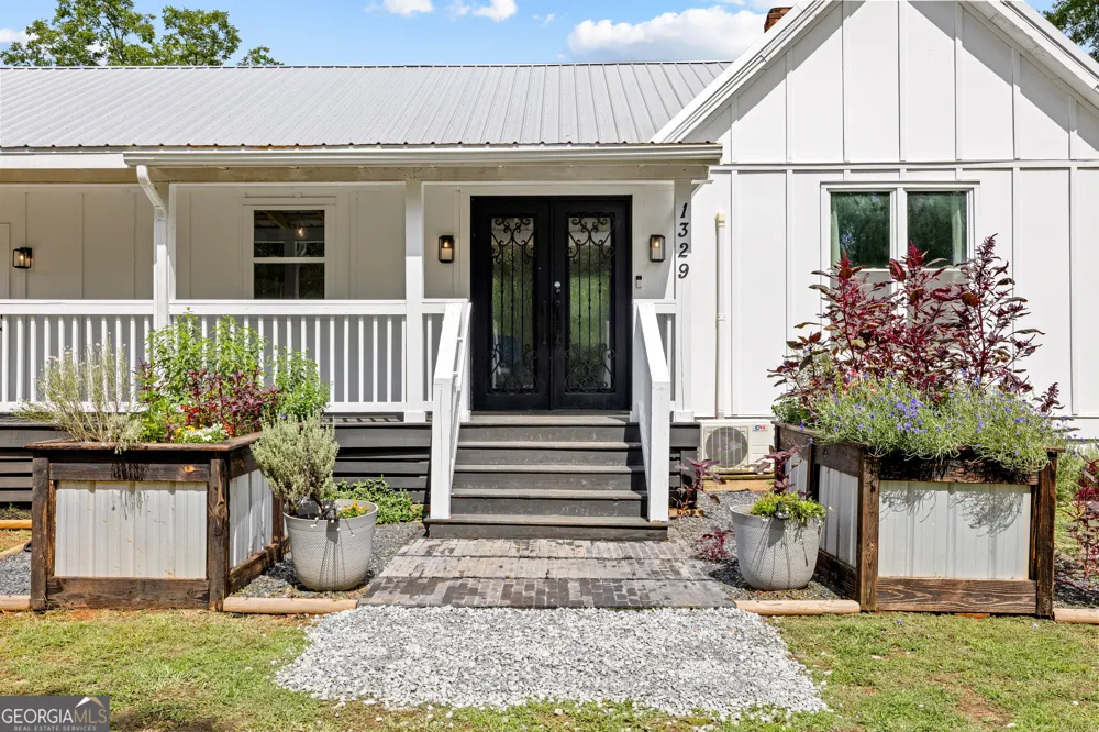 1329 Standing Rock RD Senoia, GA 30276