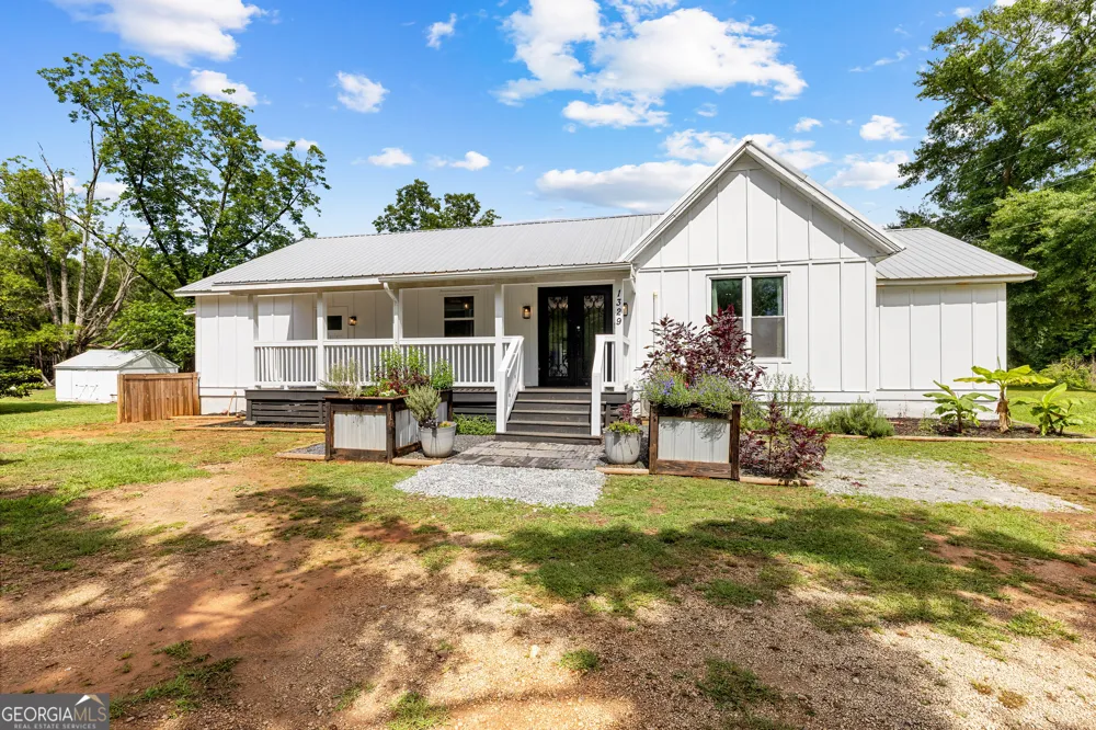 1329 Standing Rock RD Senoia, GA 30276