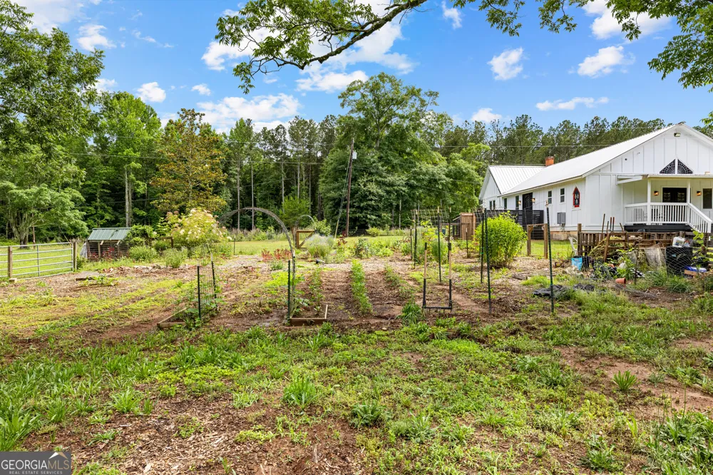 1329 Standing Rock RD Senoia, GA 30276