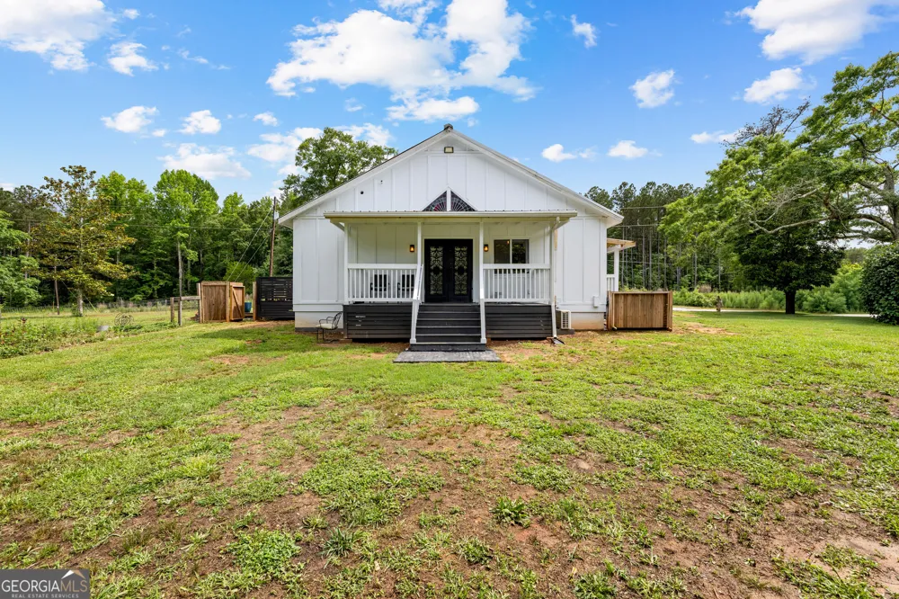 1329 Standing Rock RD Senoia, GA 30276