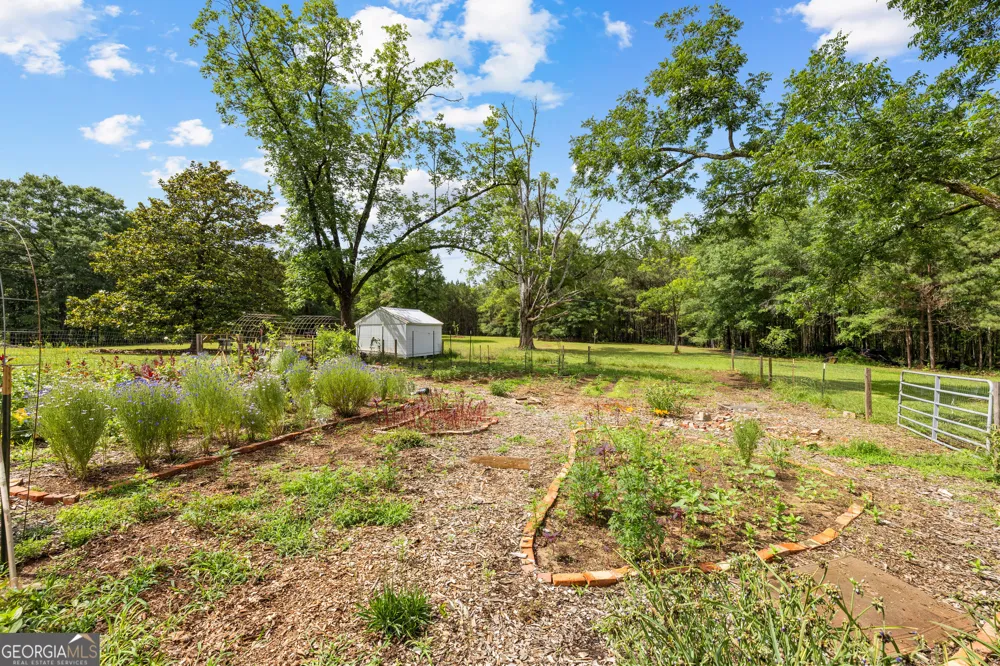 1329 Standing Rock RD Senoia, GA 30276