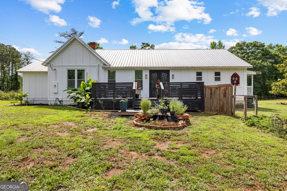 1329 Standing Rock RD Senoia, GA 30276