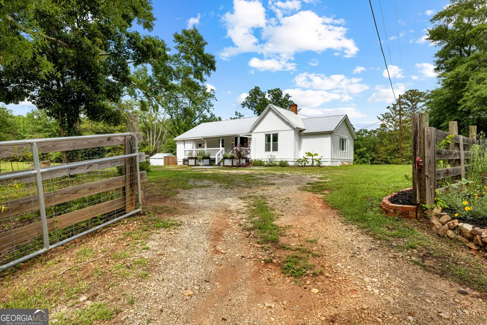 1329 Standing Rock RD Senoia, GA 30276