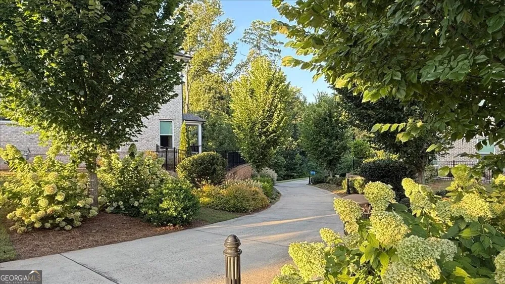 124 Everley WALK Alpharetta, GA 30009