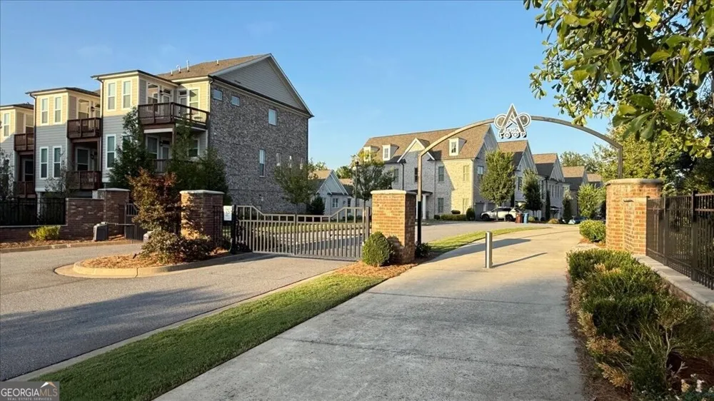124 Everley WALK Alpharetta, GA 30009