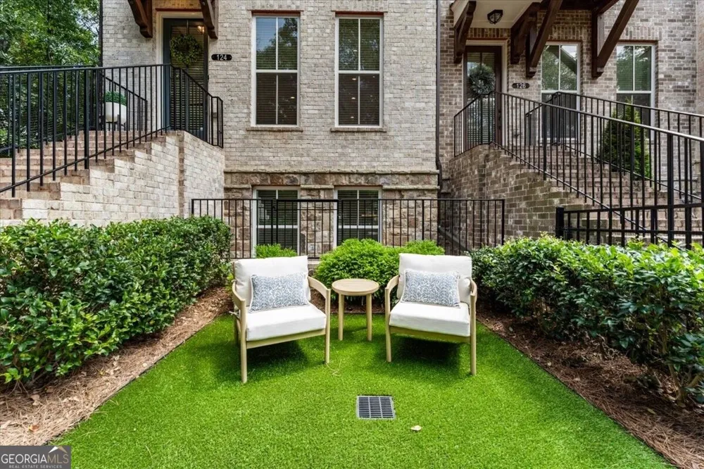 124 Everley WALK Alpharetta, GA 30009