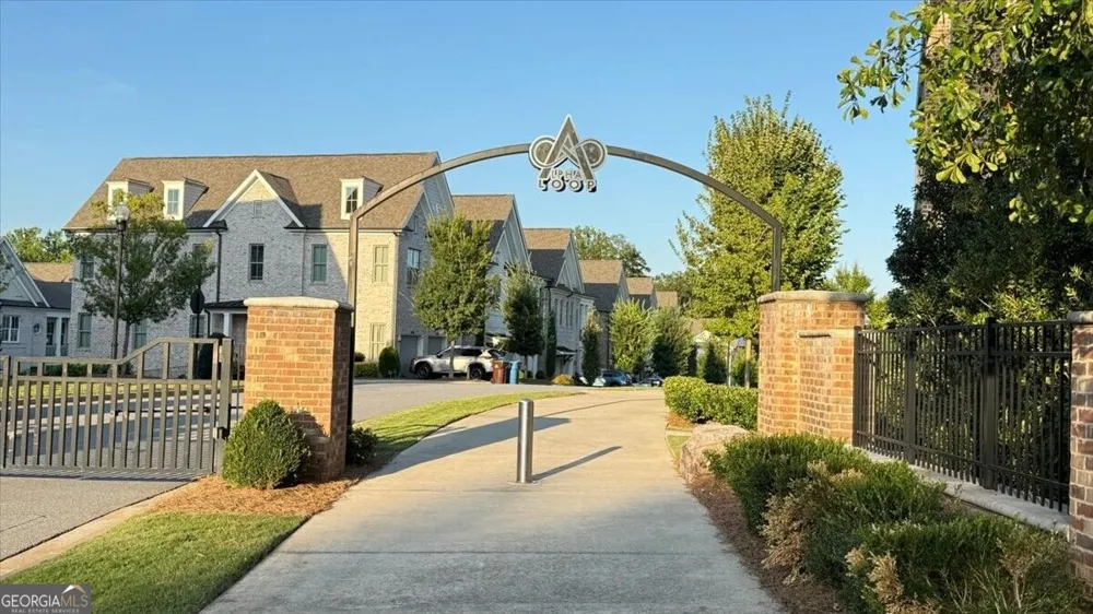124 Everley WALK Alpharetta, GA 30009