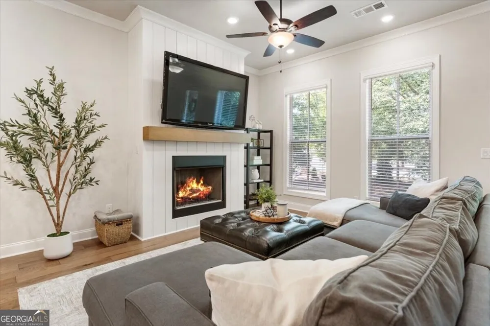 124 Everley WALK Alpharetta, GA 30009