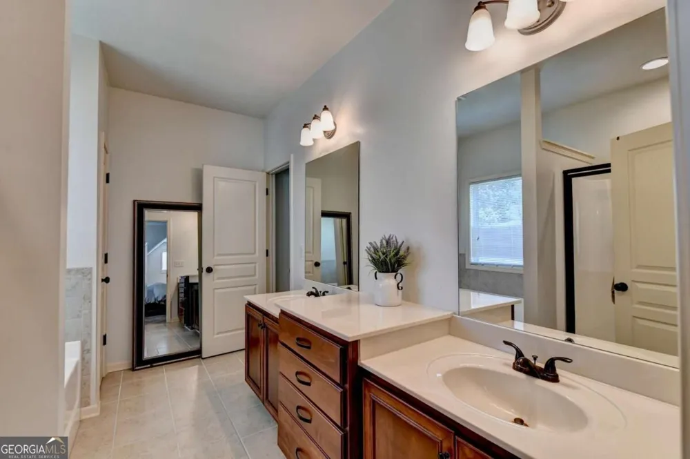 5691 Crest Hill DR Buford, GA 30518