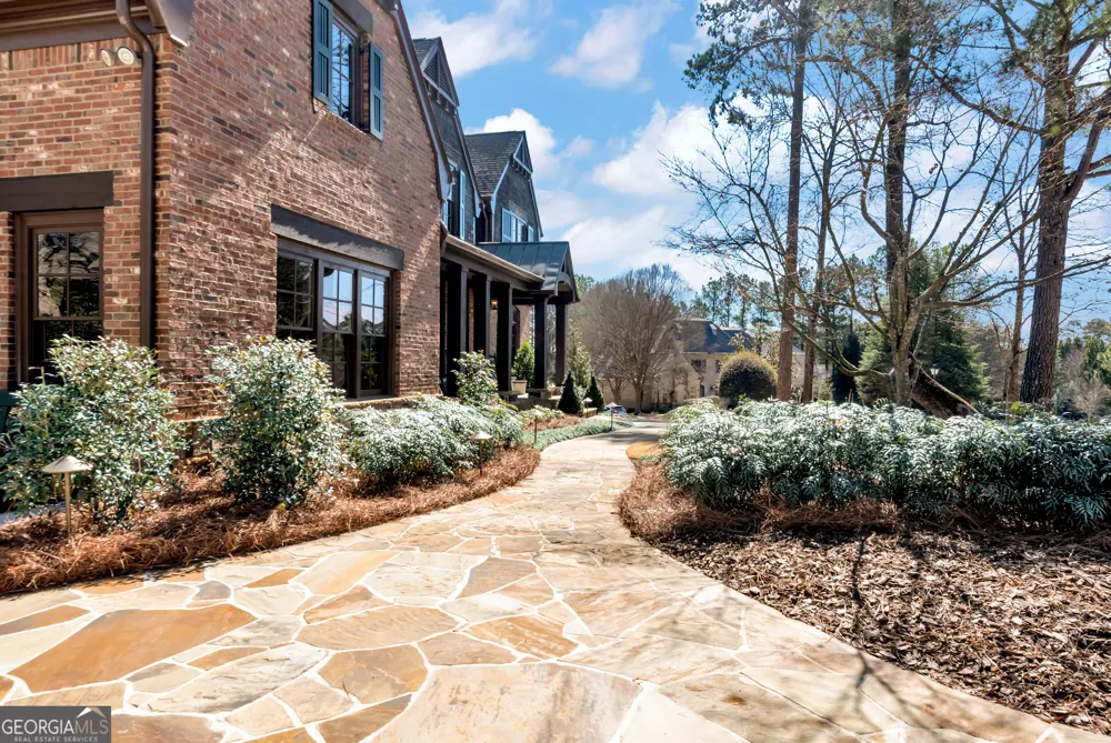 902 Little Darby LN Suwanee, GA 30024