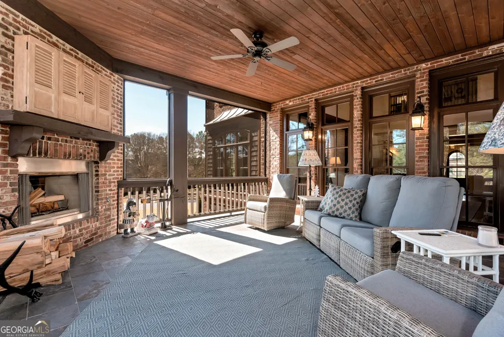 902 Little Darby LN Suwanee, GA 30024