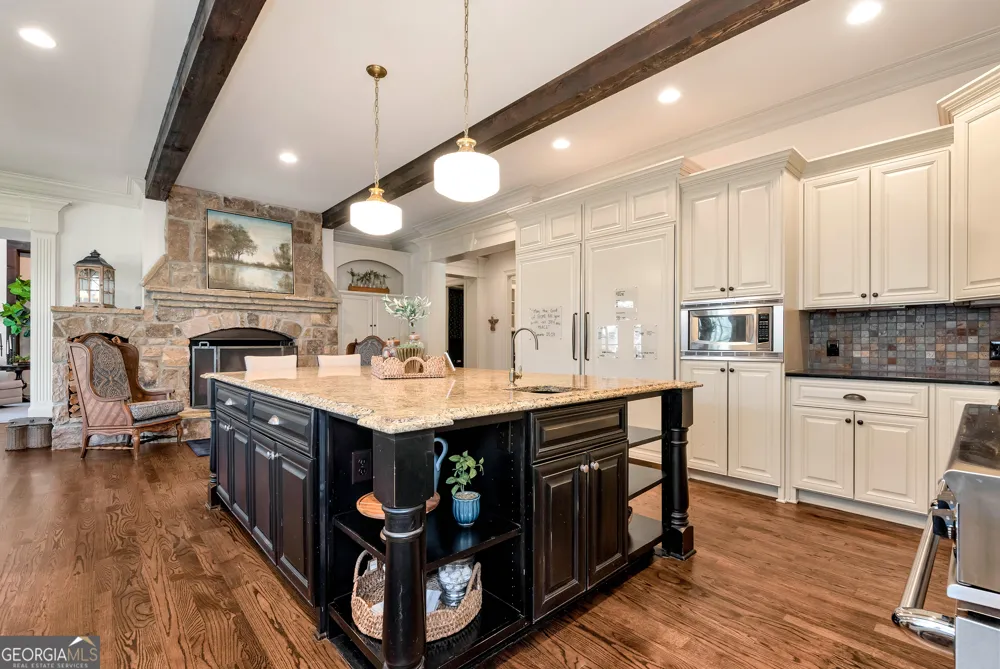 902 Little Darby LN Suwanee, GA 30024