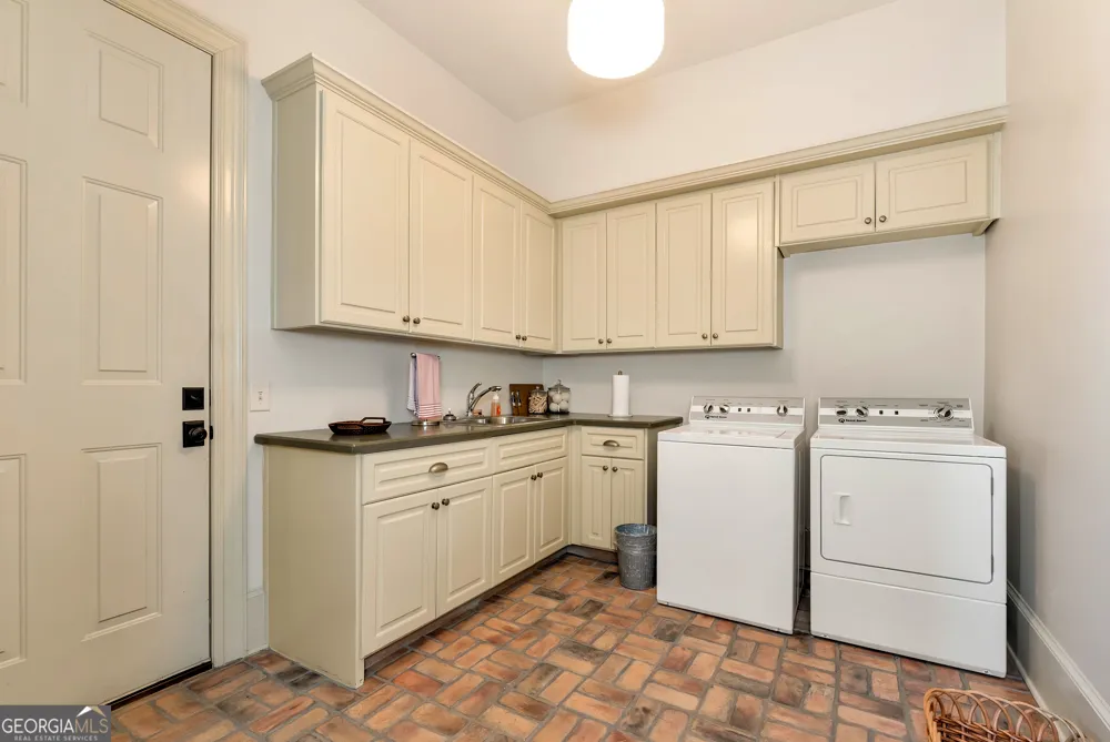 902 Little Darby LN Suwanee, GA 30024