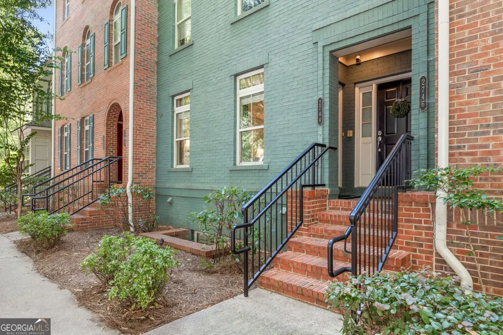 2744 Wander LN Alpharetta, GA 30022