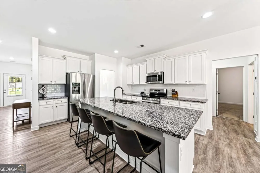 261 Breckens WAY Statham, GA 30666
