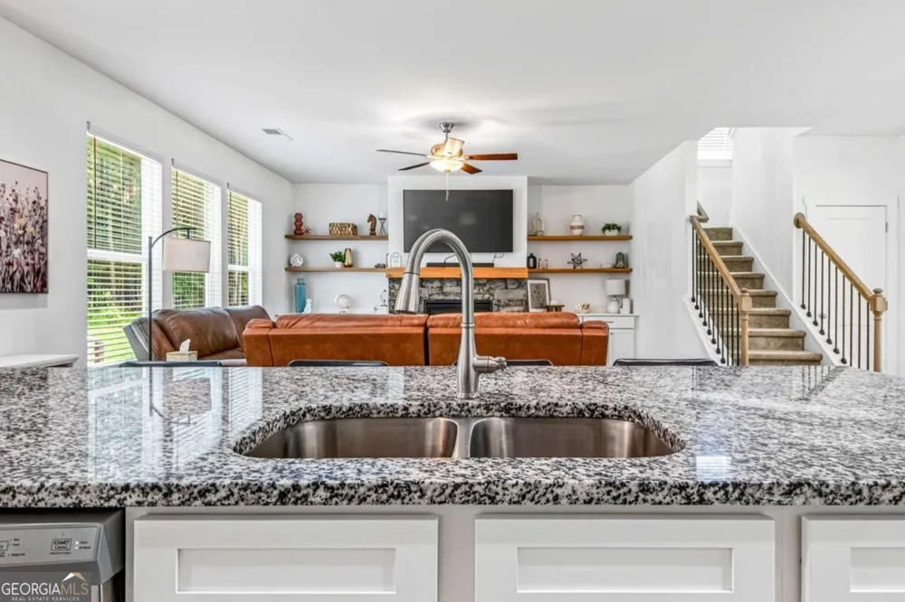261 Breckens WAY Statham, GA 30666