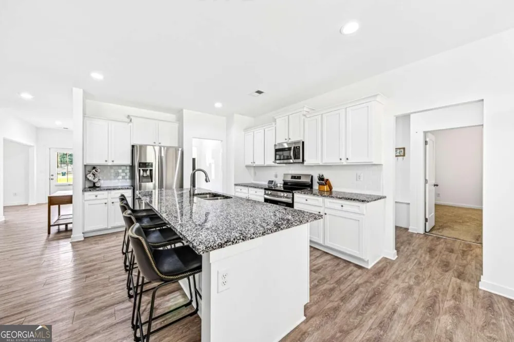 261 Breckens WAY Statham, GA 30666