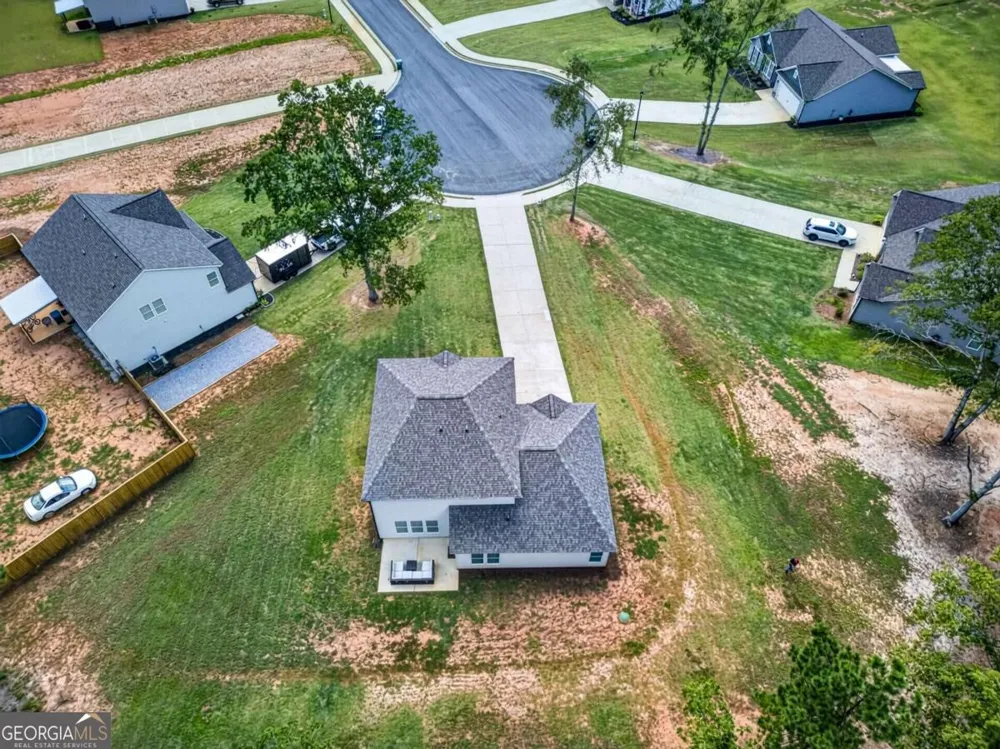 261 Breckens WAY Statham, GA 30666