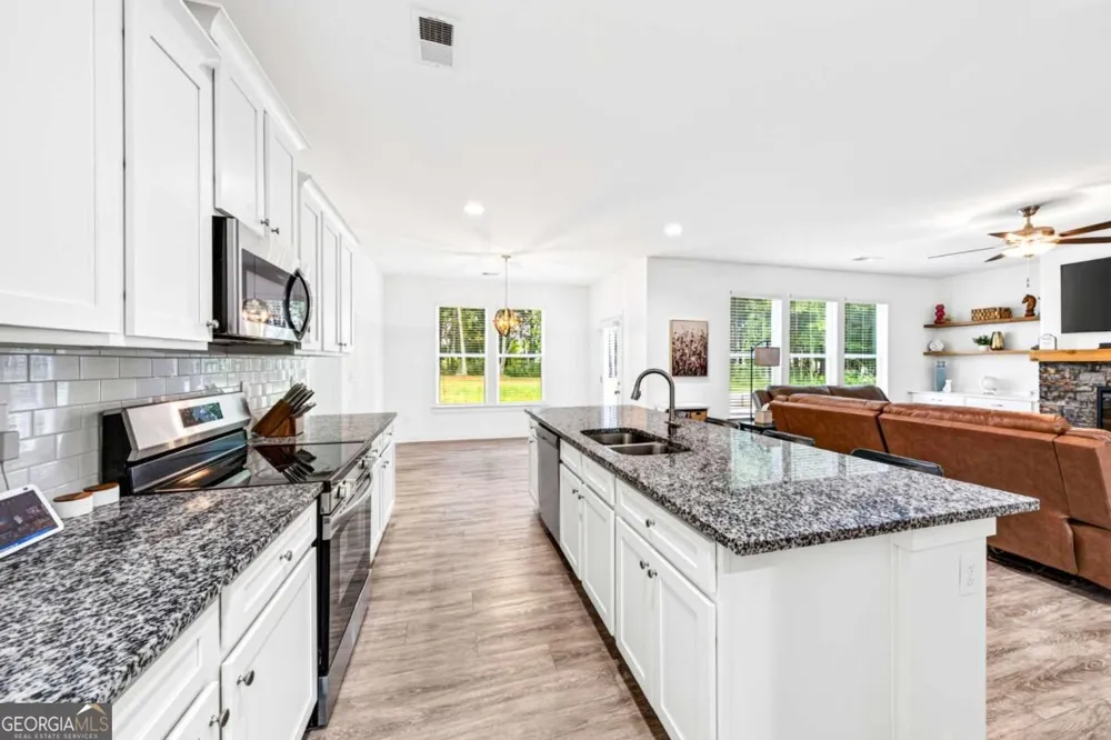 261 Breckens WAY Statham, GA 30666