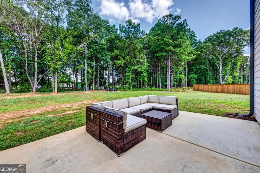 261 Breckens WAY Statham, GA 30666