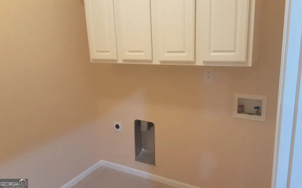 2532 Lois CT Loganville, GA 30052