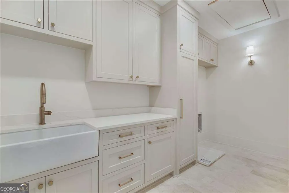 290 Christopher Robin Road Alpharetta, GA 30005