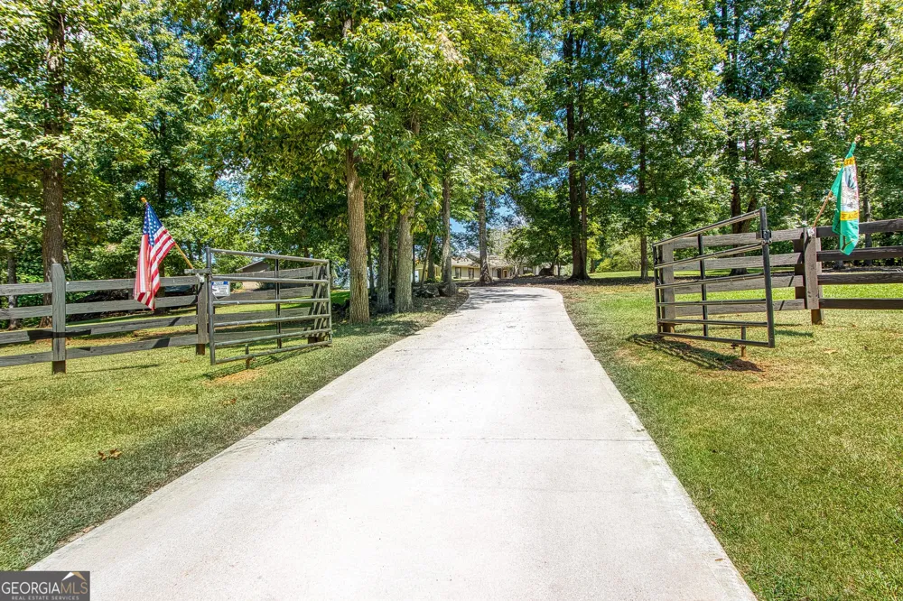 792 Fincher RD Moreland, GA 30259