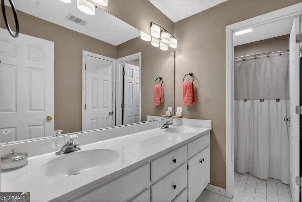 227 Ashford CIR LaGrange, GA 30240