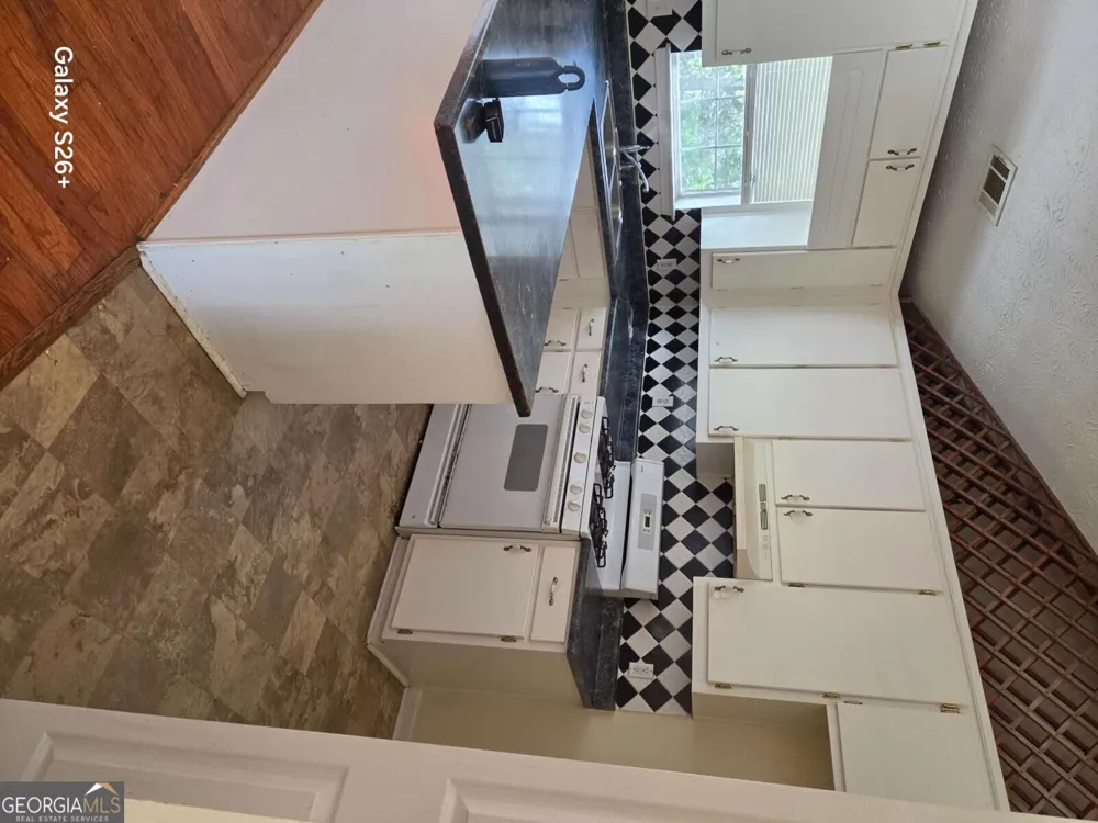 8257 Mountain PASS Riverdale, GA 30274