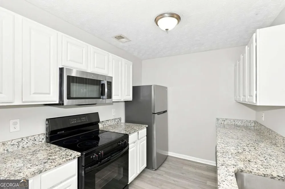 2002 Grove WAY Hampton, GA 30228