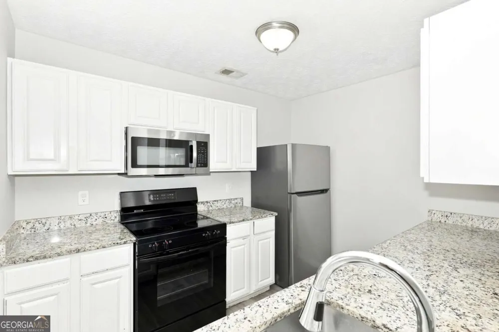2002 Grove WAY Hampton, GA 30228