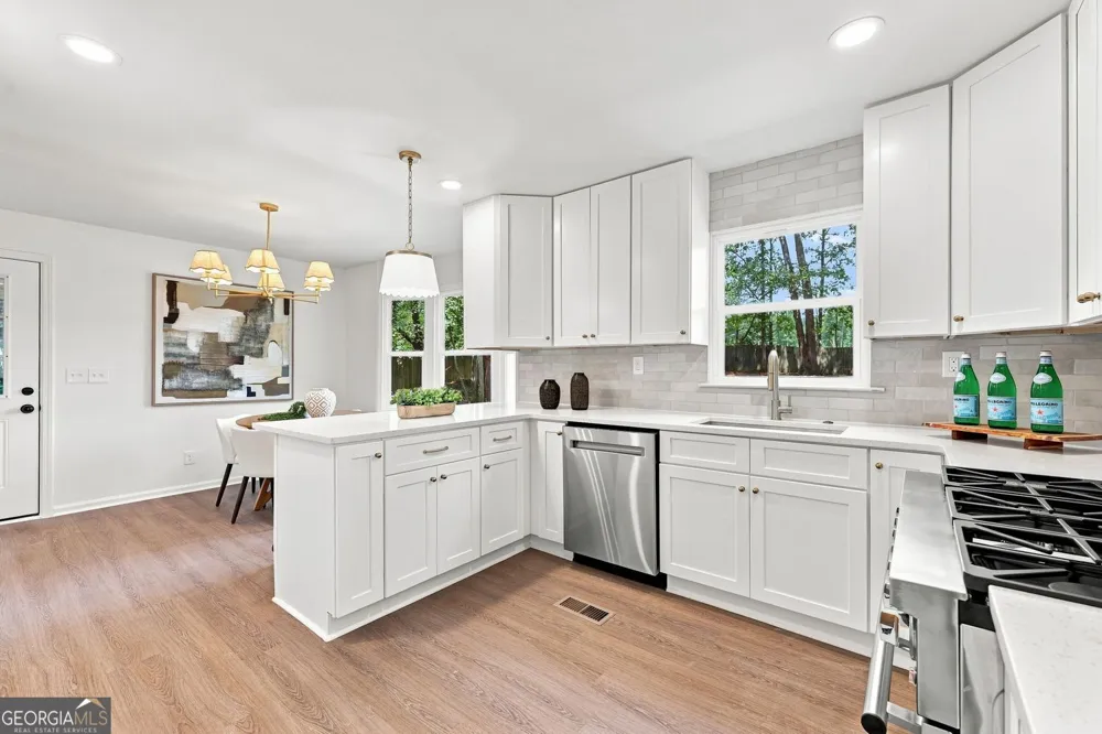 302 Hickory LN Canton, GA 30115