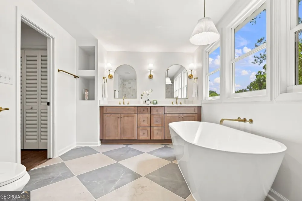 302 Hickory LN Canton, GA 30115