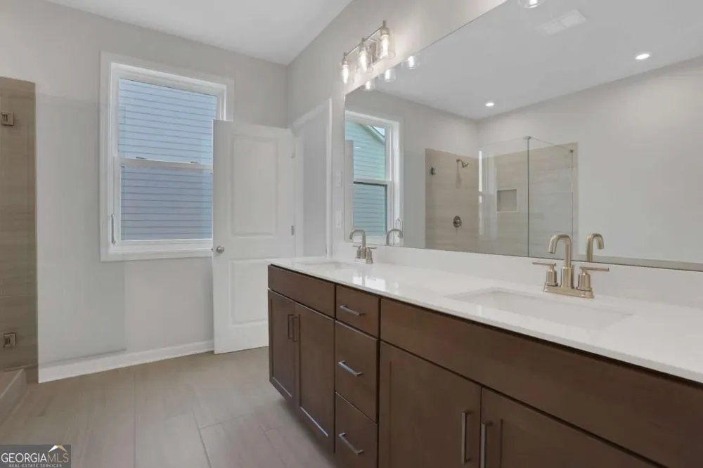 4081 Adler CIR Buford, GA 30519