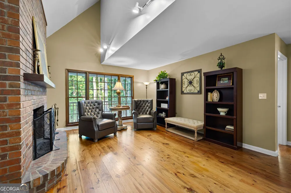400 Darren DR Fayetteville, GA 30215