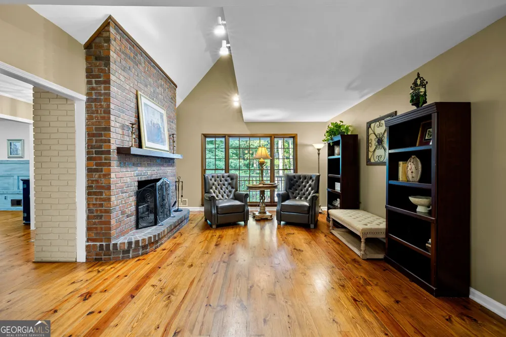 400 Darren DR Fayetteville, GA 30215