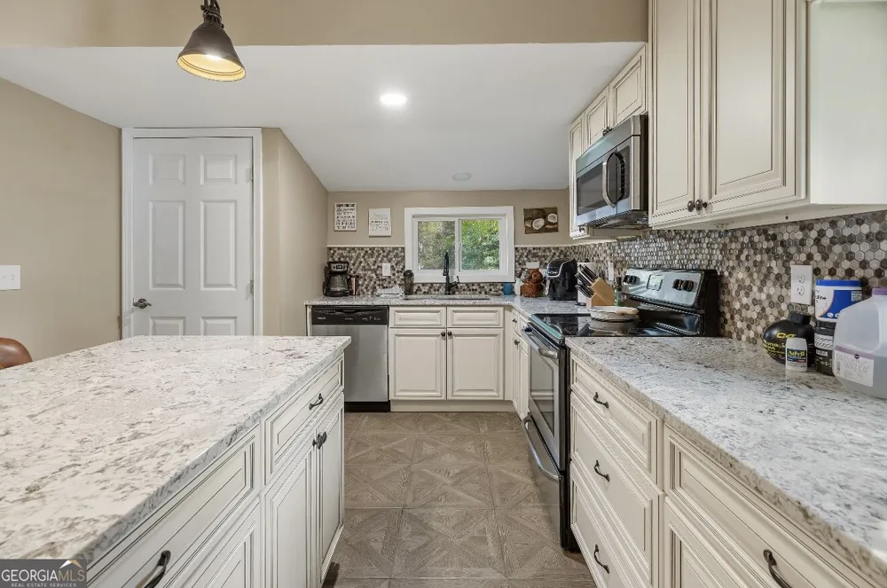 89 Cole ST Newnan, GA 30263