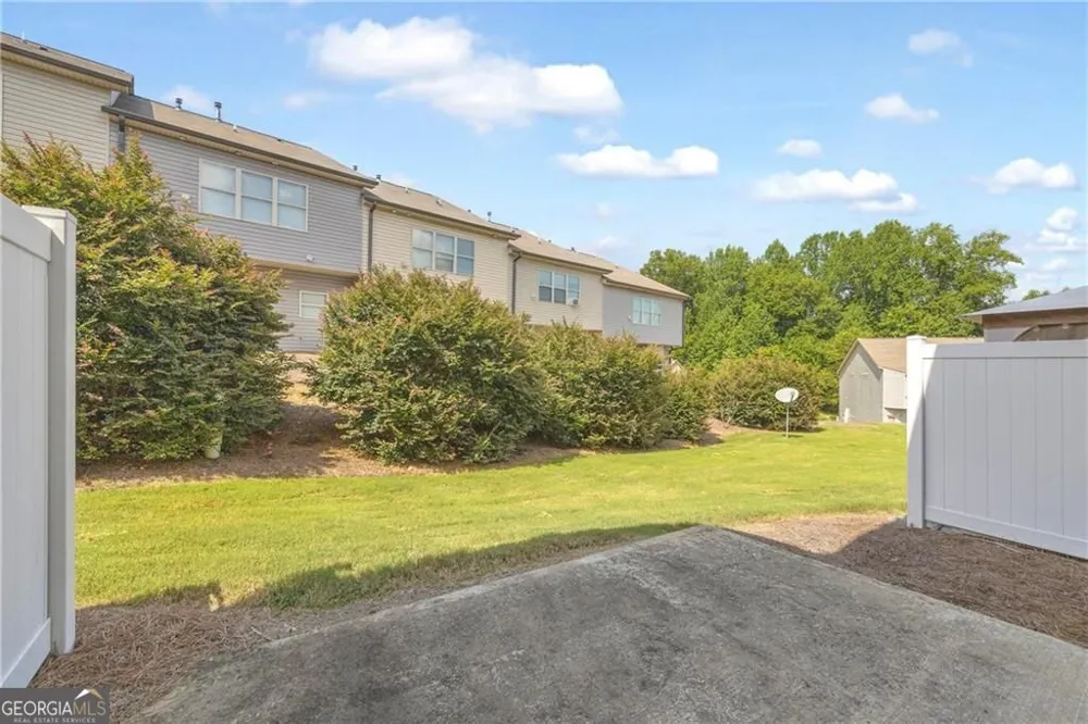 1735 Snapping CT Winder, GA 30680