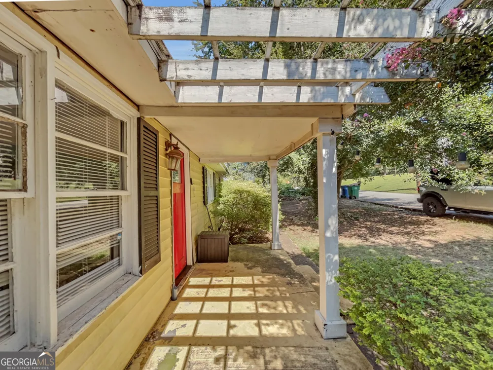 1748 E Broad ST Athens, GA 30601