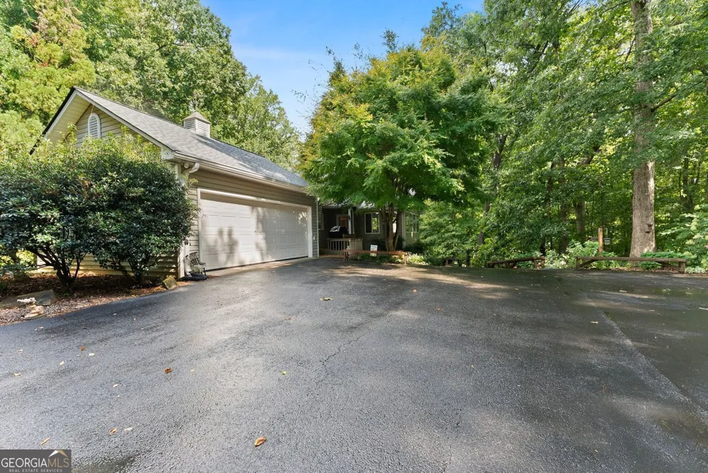 731 Hidden Lakes TRL Jefferson, GA 30549
