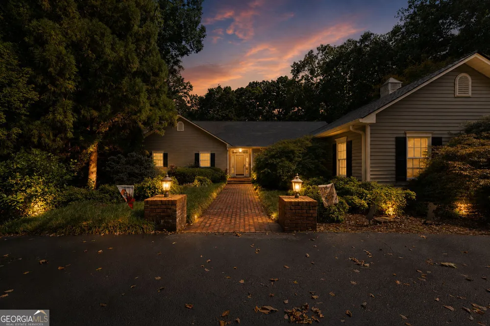 731 Hidden Lakes TRL Jefferson, GA 30549