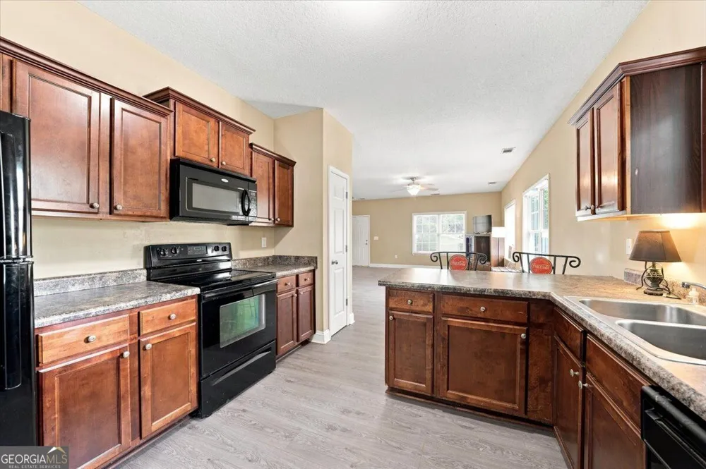 215 Hallie LN Macon, GA 31211