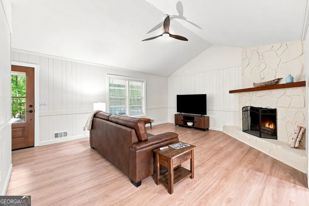 121 White Antelope ST Waleska, GA 30183