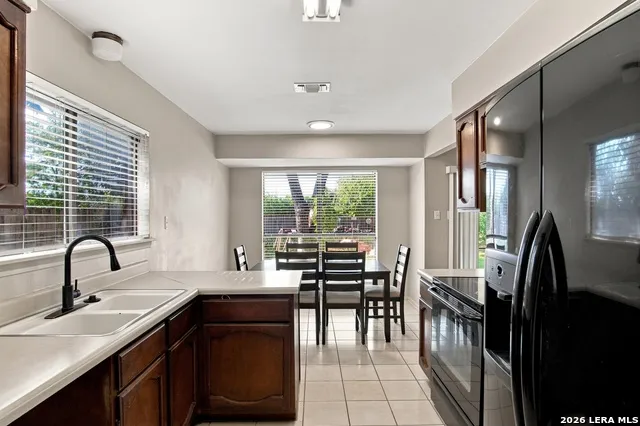 3827 BRIAR HOLLOW ST San Antonio, TX 78247