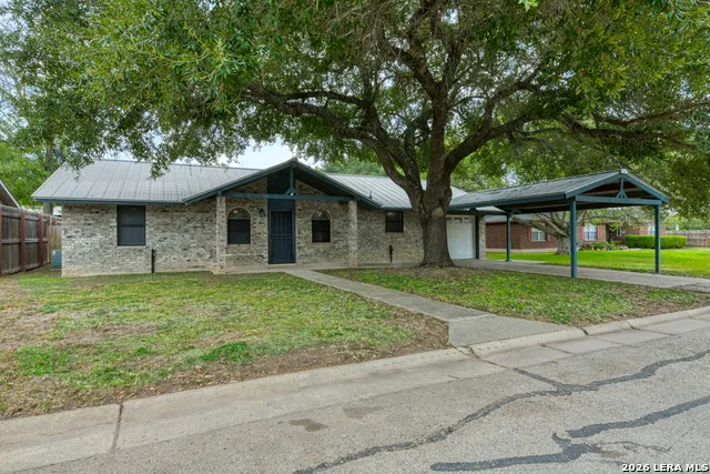 904 W WEST ST Stockdale, TX 78160
