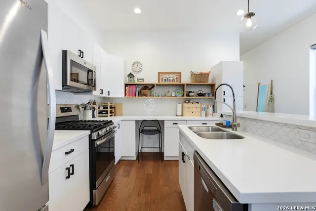 1840 E CROCKETT ST San Antonio, TX 78202