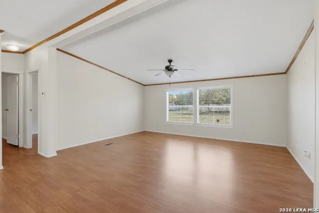 205 Creekview Dr Floresville, TX 78114