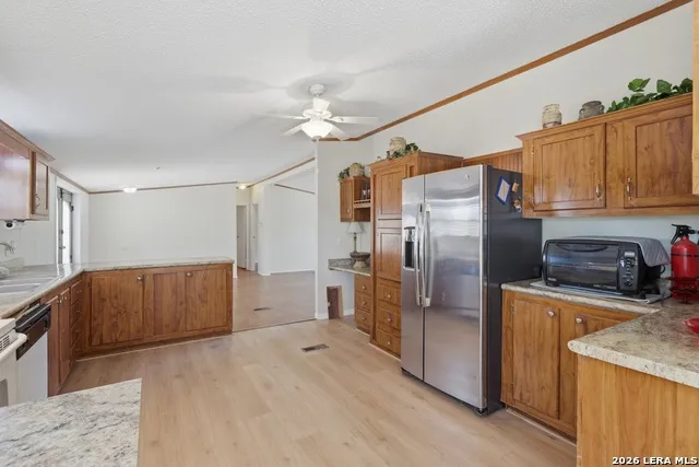 205 Creekview Dr Floresville, TX 78114